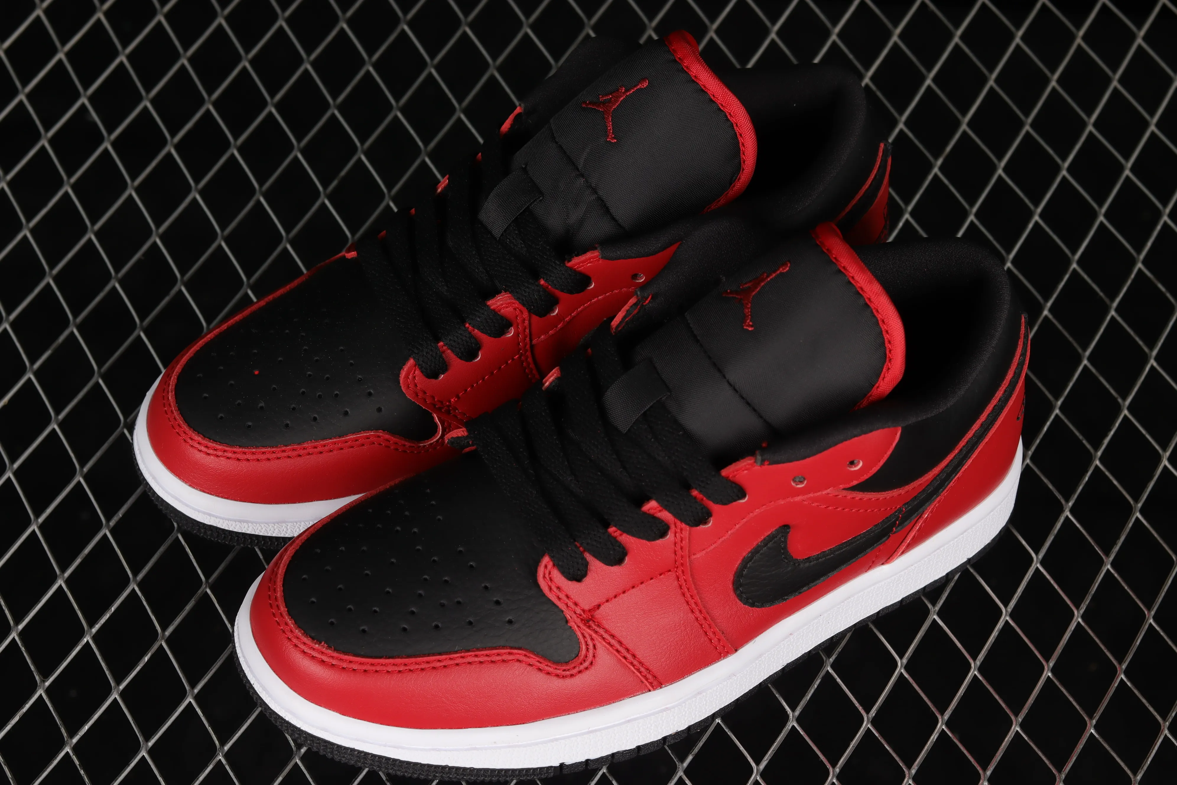 All categories Air Jordan Jordan series basketball shoes Air Jordan 1 Low Z version Air Jordan 1 Low AJ1 Joe 1 new black and red low-top cultural basketball shoes 553560-605